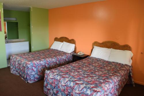 Mojave Inn - image 9