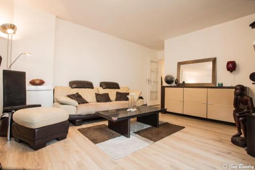 Chic apart with parking near Paris - Location saisonnière - Colombes