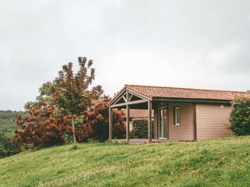 Chalet with dishwasher on a hill - Location, gîte - Monclar-de-Quercy