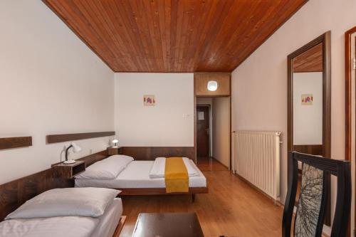 Boarding House Uvala Scott - image 3
