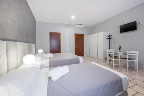 Triple Room image 2