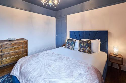 Host & Stay - Oliver's Den