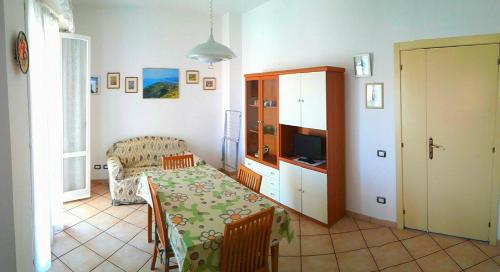 trilocale 100 mt mare con terrazza abitabile - image 3