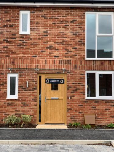 LUXURY 3 BED HOME with MULTIPLE FREE PARKING BAYS Early Check-in Late Check- Out Allowed