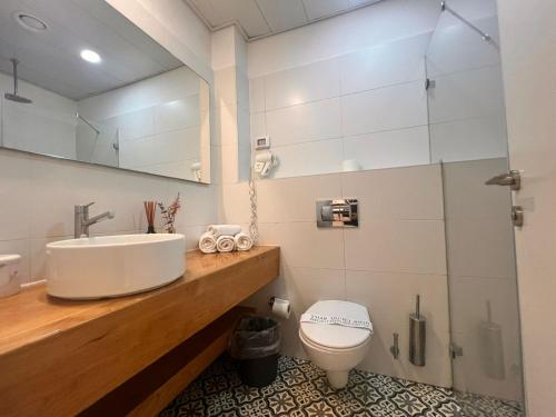 Small Double or Twin Room image 8