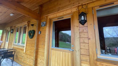 Viesnīcas āriene, Blossom Cabin - Little log Cabin in Wales in Bettws Cedewain