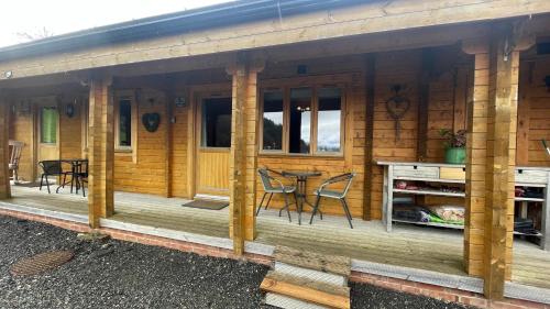Viesnīcas āriene, Blossom Cabin - Little log Cabin in Wales in Bettws Cedewain