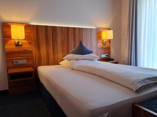 Best Western Blankenburg Hotel 2.6km von Dörfles-Esbach entfernt