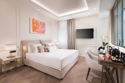 Standard Room with Balcony (Residence) image 9