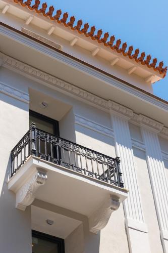Elegant Room with Balcony (Residence) image 1