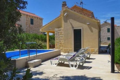 House Laurel - Holiday house with private heated pool