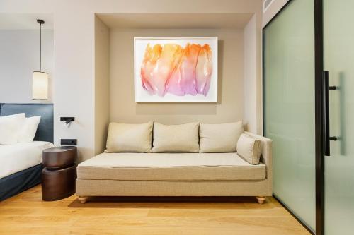 Superior Room with Balcony (Hotel) image 4