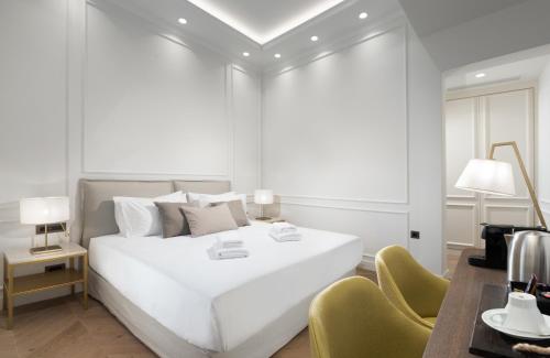 Elegant Room with Balcony (Residence) image 7