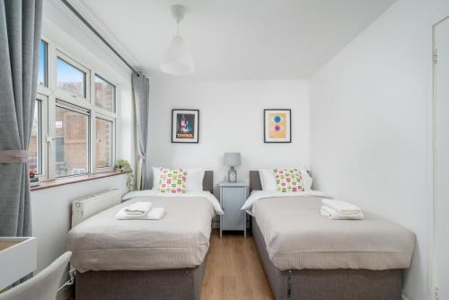 Chic and Stylish flat In London - sleeps 5