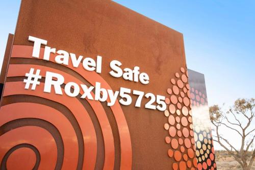 Nightcap at Roxby Downs - Tap to explore photos