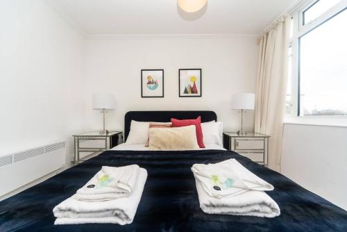 Pass the Keys Elegant Spacious Flat with Large Patio - Short Walk To Trains - image 7