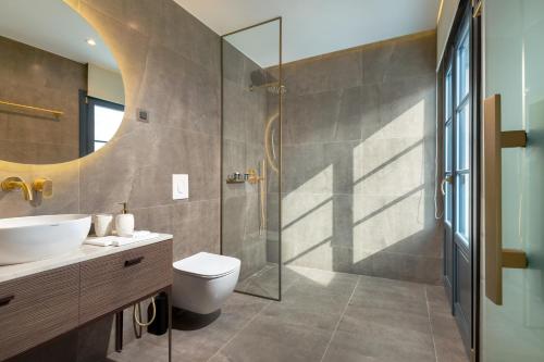 Neoclassical Suite with Veranda (Residence) image 3