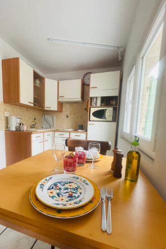 keuken, «&nbsp;La Cigale&nbsp;» in Peyruis