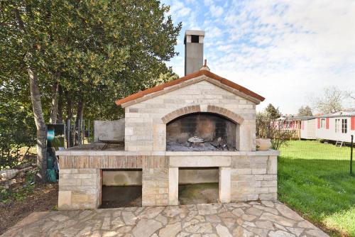 Apartments Medulin 2315 - Medulin