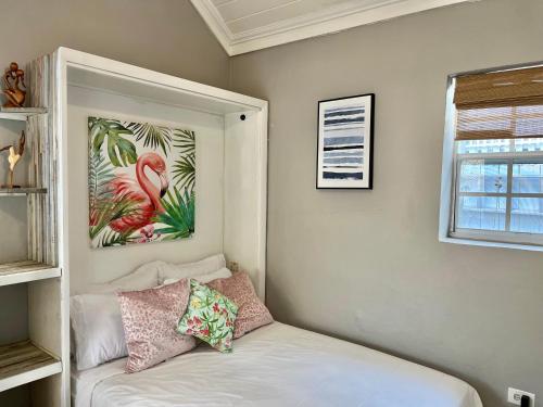 One-Bedroom Apartment image 9