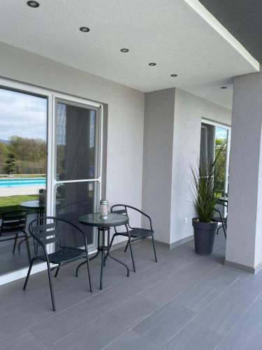 Kilátás, Villa Dimo Topal in Racha