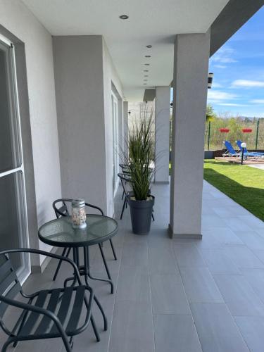 Kert, Villa Dimo Topal in Racha