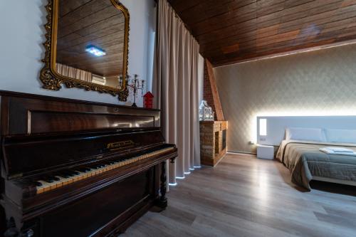 1 queen bed, 2 twin beds