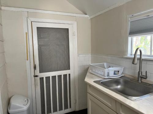 Downtown Nassau Oasis Unit 2 - image 4