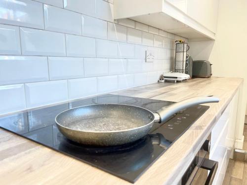 Kitchen, Sandringham House Serviced Rooms in Hartlepool