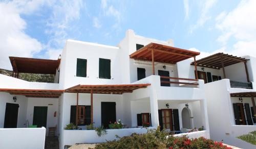 Manos Studios 4