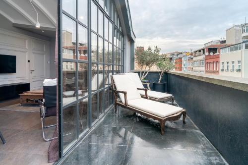 RA Apartments - main image
