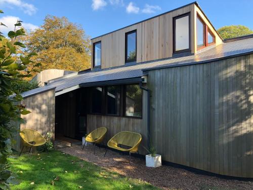 A Unique, Rural, Modern Annexe with Large Garden, Games, Tennis Court & EV Point - Chichester