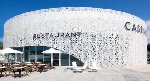 Restaurant, 280 m2 de charme near Basalte