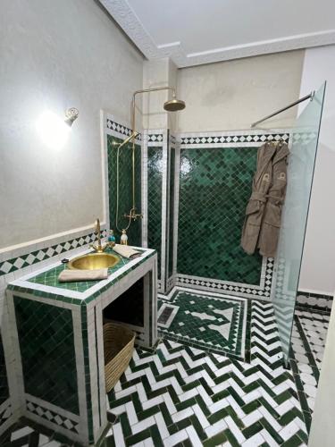 room detail thumbnail 2