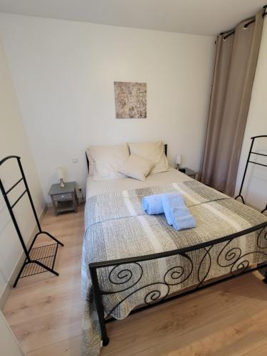 Appartement T2 - au calme et proche centre ville - idéal curistes et vacanciers (Appartement T2 - au calme et proche centre ville - ideal curistes et vacanciers) in Espelette