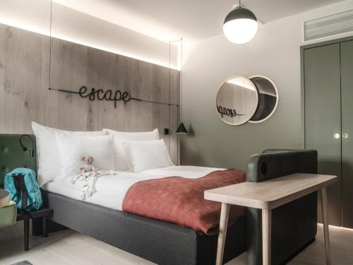 Superior Double Room image 6