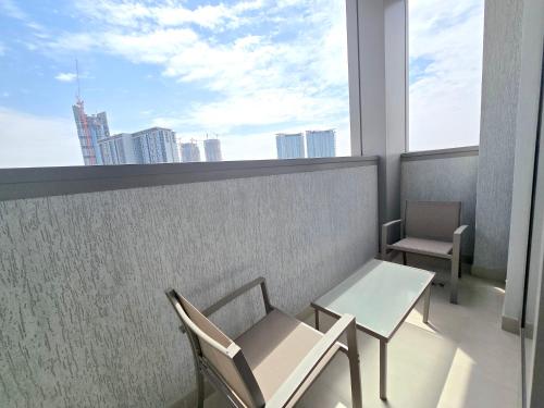 Sleek and Stylish 2-Bedroom Apartment, Дубай (фото 9)