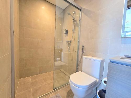 Sleek and Stylish 2-Bedroom Apartment, Дубай (фото 8)