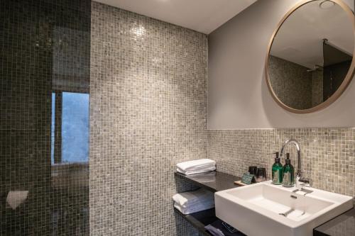 Superior Double Room image 7