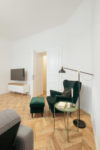 Prague Days - Spacious Apartment with Balcony near Wenceslas Square - image 12