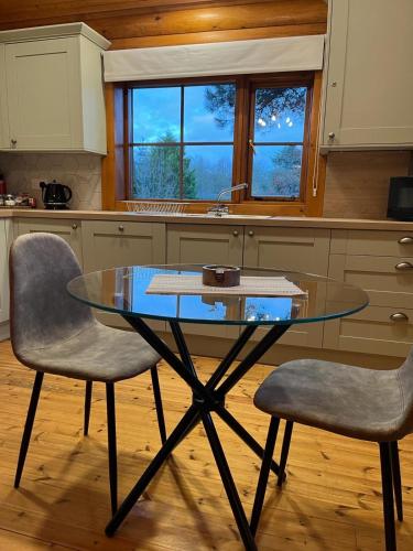 Romantic Log Cabin With Hot Tub in Aymestrey