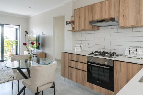 Blouberg Coastal Hideout, Luxury Apartment with a Braai and Parking