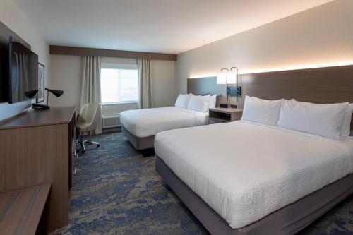 2 queen beds