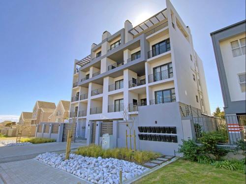 Blouberg Coastal Hideout, Luxury Apartment with a Braai and Parking