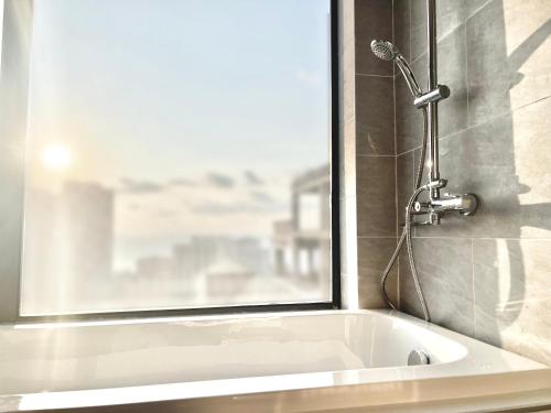 Bathroom, INFINITE POOL Condominium & Residence - Sihanoukville - 5mn to boat pier in Victory Beach