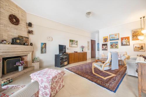 Family Apt in Glyfada-Kyprou