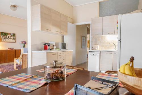 Family Apt in Glyfada-Kyprou