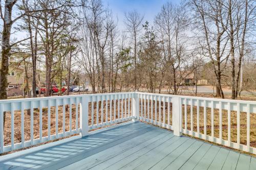 Albrightsville Retreat with Lake Access!