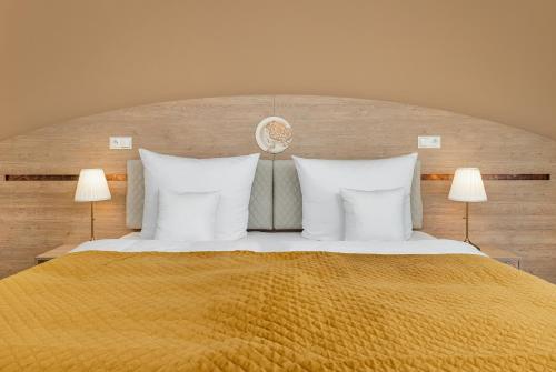 Standard Double Room image 4