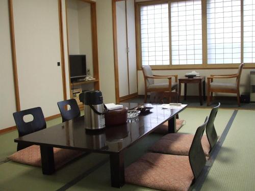 Japanese-Style Family Room